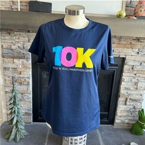 Brooks 10k rock n roll marathon series in training shirt